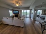 The Lakeview Livingroom 